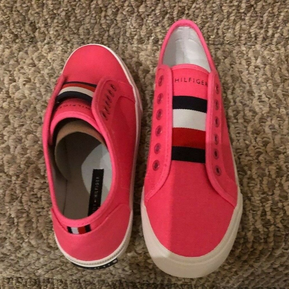 NIB Tommy Hilfiger Twannia Slip-On Sneakersю Size: 7.5.Medium Pink Fabric.